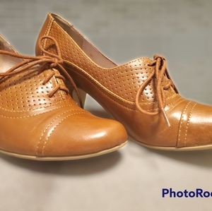 Oxford heels by Nine West. 8 1/2 M